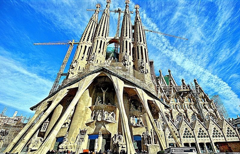 800px-Temple_Expiatori_de_la_Sagrada_Família_(Barcelona)_-_60